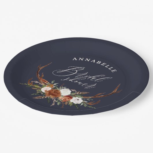 rustikales botanisches Brautparty Pappteller (Schrägansicht)