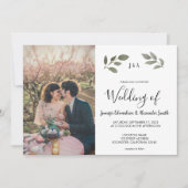 Rustikales botanisches monogrammiertes Hochzeitsfo Einladung (Vorderseite)