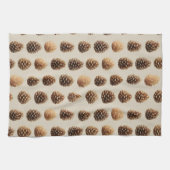 Rustikales braunes Pine Cone Wintermuster Geschirrtuch (Horizontal)