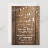 Rustikales Braunholz & Lights Wir Got Verheiratete Einladung (Vorderseite)