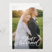 Rustikales Brush Letters Just Married Overlay Foto Dankeskarte (Vorne/Hinten)