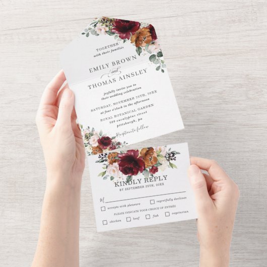 Rustikales Burgund Blush Rust Elfenbeinblumenhochz All In One Einladung (Abreißen)