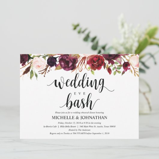 Rustikales Burgund Hochzeit Probe Dinner Einladung (Stehend Vorderseite)