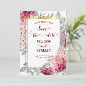 Rustikales Burgund Marsala Pink Floral Save the Da Einladung (Stehend Vorderseite)