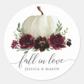 Rustikales Burgund Pumpkin Fall Liebe Gunst Sticke Runder Aufkleber (Vorderseite)