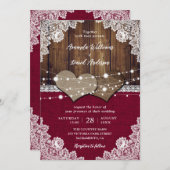 Rustikales Burgundy Barn Wood Burlap Lace Wedding Einladung (Vorne/Hinten)