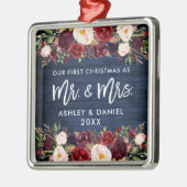 Rustikales Burgundy Floral First Christmas Blue Ornament Aus Metall (Links)