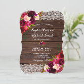 Rustikales Burgundy Lace Floral | Barn Country Wed Einladung (Stehend Vorderseite)