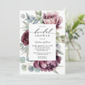 Rustikales Burgundy Plum Floral Brautparty Einladung (Stehend Vorderseite)