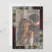 Rustikales Burgundy Silver Winter Wood Vellum Wedd Einladung (Vorderseite)