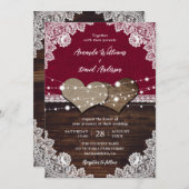 Rustikales Burgundy Wood Burlap Lace Wedding Einladung (Vorne/Hinten)