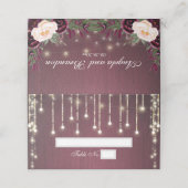 Rustikales Burgundy Wood & String Lights Hochzeit Platzkarte (Außenseite Aufgefaltet)