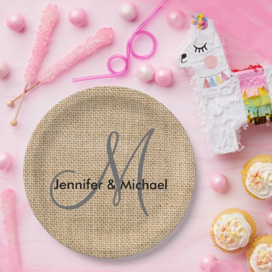 Rustikales Burlap Monogram Wedding Bride Groom Nam Pappteller (Party)