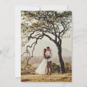 Rustikales Calligrafy Foto Wedding Einladung (Rückseite)