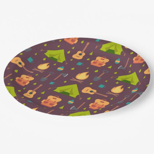 Rustikales Camping Muster Zelte und Gitarren Pappteller (Schrägansicht)
