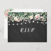 Rustikales Chalkboard Blush Floral Lights Hochzeit Einladungspostkarte (Vorne/Hinten)