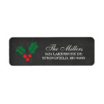 Rustikales Chalkboard Christmas Holly Berry<br><div class="desc">Fügen Sie Ihren Umschlägen in dieser Urlaubssaison eine besondere Touch mit schönen, festlichen Adressetiketten hinzu. Auf den Weihnachtsadressen finden Sie einen rustikalen Chalkboard-Hintergrund, rote und grüne Heilige Beeren und einen eigenen Text. Ändern Sie den Stil des Schriftartes, verschieben Sie den Text und vieles mehr, indem Sie auf die Schaltfläche Anpassen....</div>