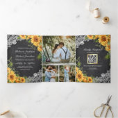 Rustikales Chalkboard Lace Sunflowers QR Code Hoch Dreifach Gefaltete Einladung (Innenseite)