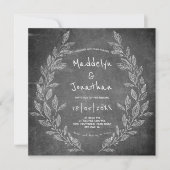 Rustikales Chalkboard Schwarz-weiß Floral Weddin Einladung (Vorderseite)