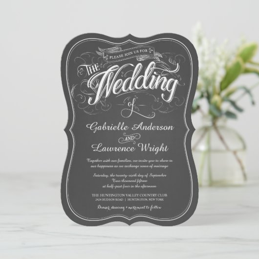 Rustikales Chalkboard Script Art Wedding Einladung (Stehend Vorderseite)