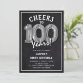 Rustikales Chalkboard Silver Balloons 100. Geburts Einladung (Stehend Vorderseite)
