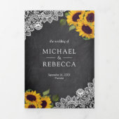 Rustikales Chalkboard Spitzen Sonnenblumen Hochzei Dreifach Gefaltete Einladung (Cover)