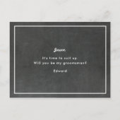 Rustikales Chalkboard wirst du mein Trauzeuge sein Einladungspostkarte (Rückseite)