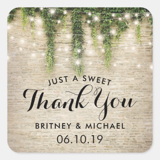 Rustikales Chateau Stone Church String Lights Wedd Quadratischer Aufkleber (Vorderseite)