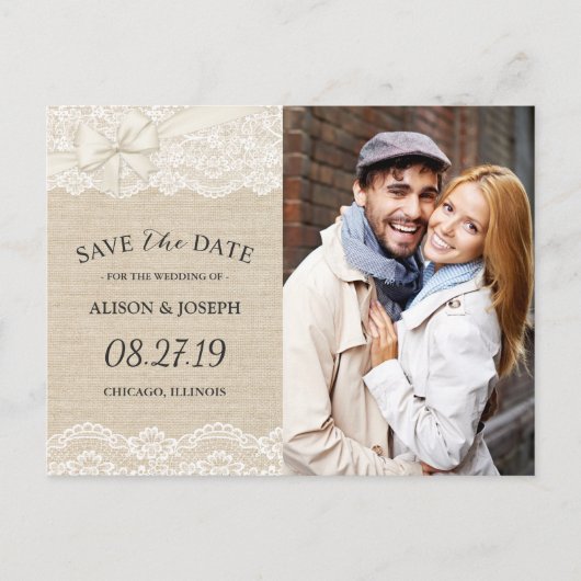 Rustikales Chic Ivory Burlap Lace Save the Date Fo Ankündigungspostkarte (Vorderseite)