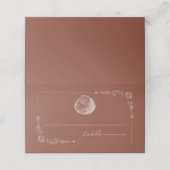 Rustikales Clamshell Terracotta Beach Wedding Platzkarte (Außenseite Aufgefaltet)