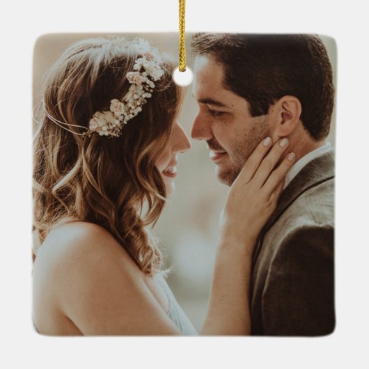 Rustikales Conifer Pine Cone Save the Date Foto Keramikornament (Rückseite)