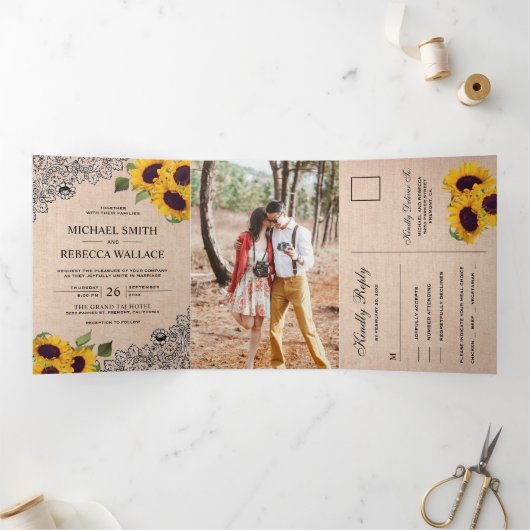 Rustikales Country Burlap Lace Sunflower Wedding F Dreifach Gefaltete Einladung (Innenseite)