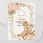Rustikales Cowgirl Boots Floral Baby Shower Folieneinladung (Vorderseite)