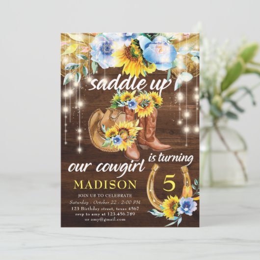 Rustikales Cowgirl Stiefel florale String Lights G Einladung (Stehend Vorderseite)