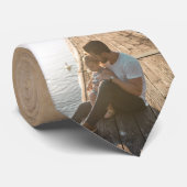 Rustikales Daddy Happy Vatertag Foto Krawatte (Gerollt)