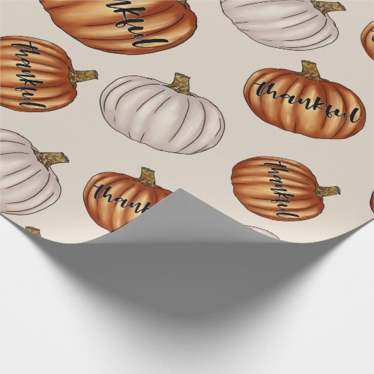 Rustikales "dankbares" Muster mit farbenfroher Pum Geschenkpapier (Ecke)