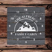 Rustikales Dunkelholz-Paneelkabine Quadratische Wanduhr