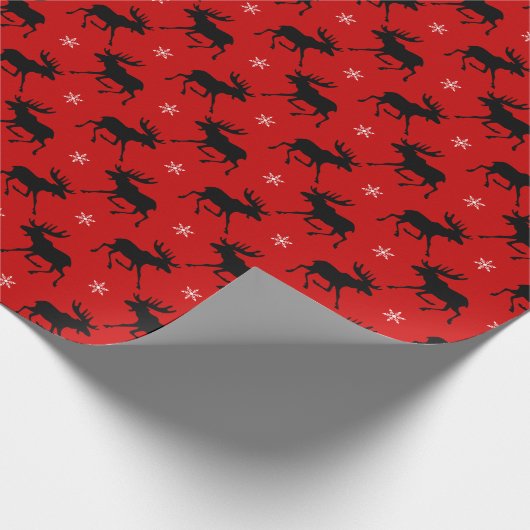 Rustikales Elch- und Schneerönermuster Geschenkpapier (Ecke)