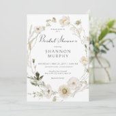 Rustikales Elfenbeinküste-Wildblume-Kranz-Brautpar Einladung (Stehend Vorderseite)