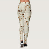 Rustikales, erdhaftes Blätter- und Zweigmuster der Leggings (Rückseite)