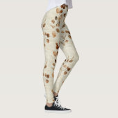 Rustikales, erdhaftes Blätter- und Zweigmuster der Leggings (Rechts)