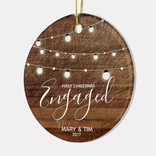 Rustikales erstes Weihnachtsverlobtes Keramik Ornament (Links)