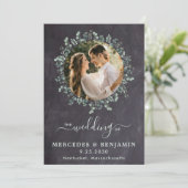 Rustikales Eukalyptus Greenerity Foto QR Code Hoch Einladung (Stehend Vorderseite)