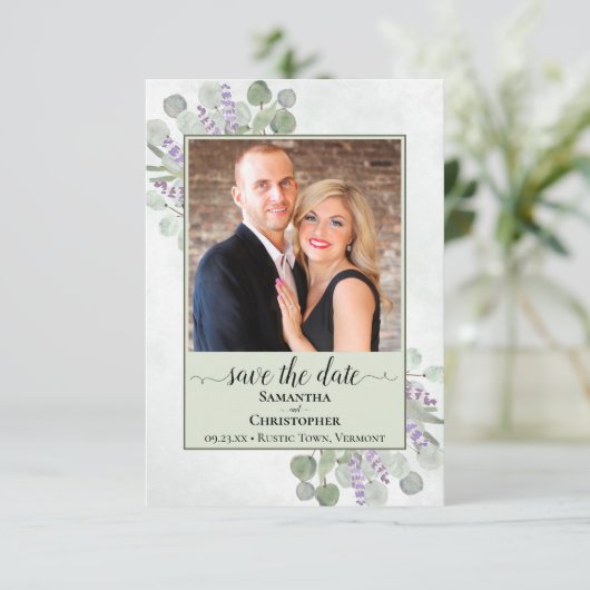 Rustikales Eukalyptus & Lavender Green Wedding Fot Save The Date (Stehend Vorderseite)