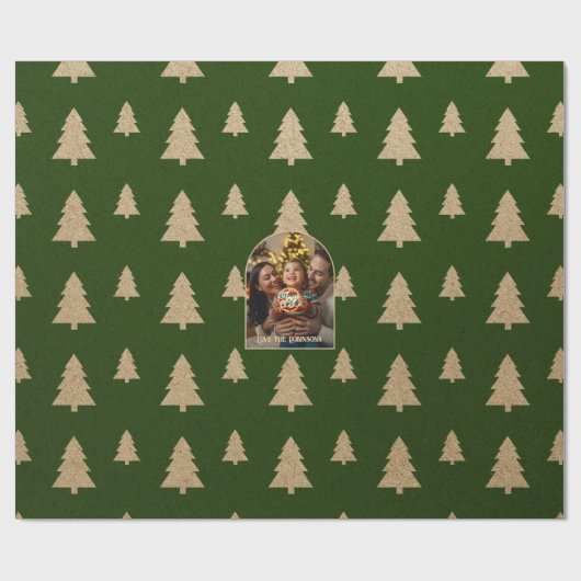 Rustikales Evergreen Tree Personalisiertes Weihnac Geschenkpapier (Flach)