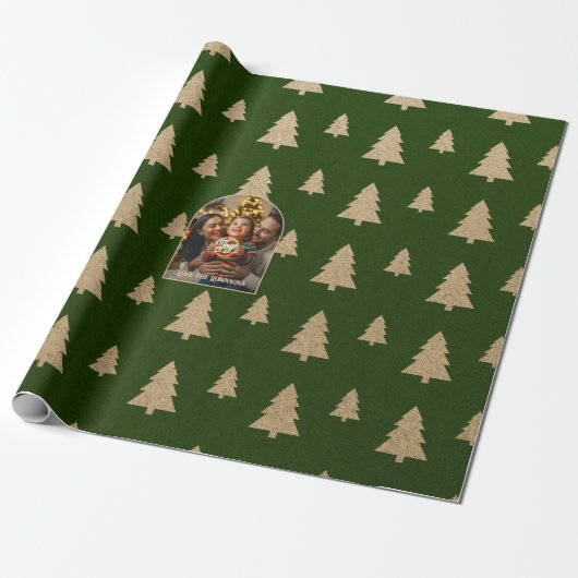 Rustikales Evergreen Tree Personalisiertes Weihnac Geschenkpapier (Ungerollt)