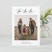 Rustikales Fa La Script Weihnachtsfamilie Foto Feiertagskarte (Stehend Vorderseite)