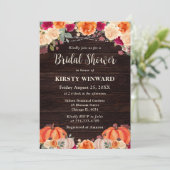 Rustikales Fall Orange Pumpkin Floral Brautparty Einladung (Stehend Vorderseite)