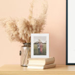 Rustikales Favorit Foto Weiß Holzkisten Schild<br><div class="desc">Passen Sie Ihre Fotos an,  passen Sie die Farbe des Gesichts an,  und der Rand um das Foto ist anpassbar. Platzhalterbilder von https://unsplash.com/@jessicarockowitz</div>