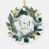Rustikales First Christmas Verlobt Wreath Foto Keramik Ornament (Vorne)